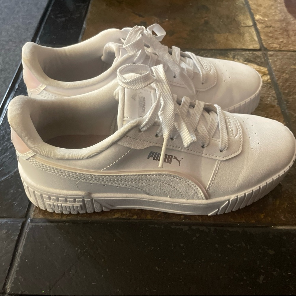 Puma women’s size 5.5 Carina 2.0 White Lightly Worn